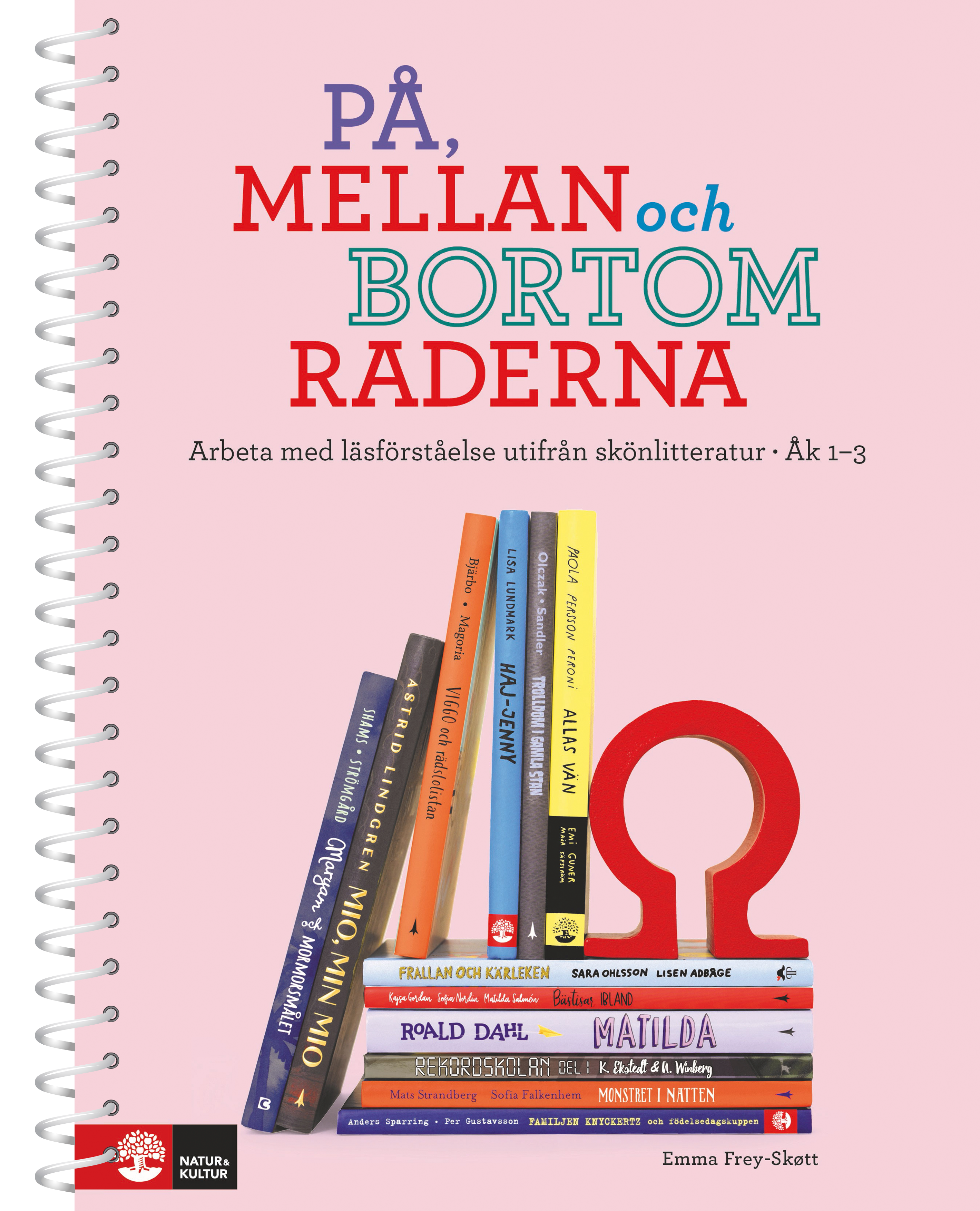 Omslag: På, mellan och bortom raderna åk 1-3 : Arbeta med läsförståelse utifrån skönlitteratur
